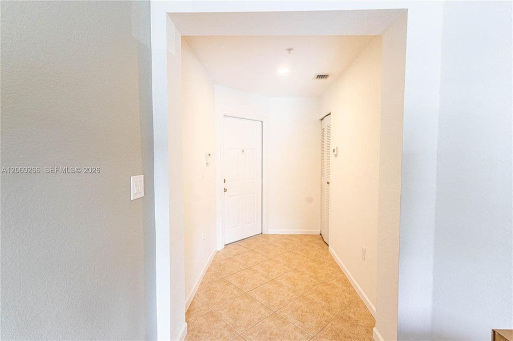 3+1 Mülk — 11103 NW 83rd St APT 207