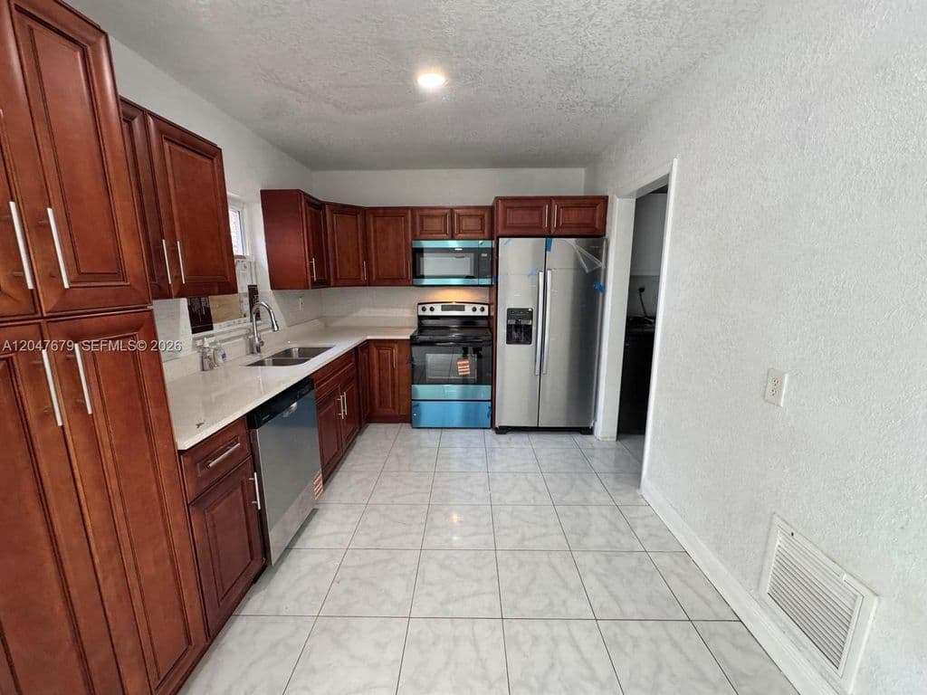 3-bedroom Single-Family Home — 7612 Plantation Blvd