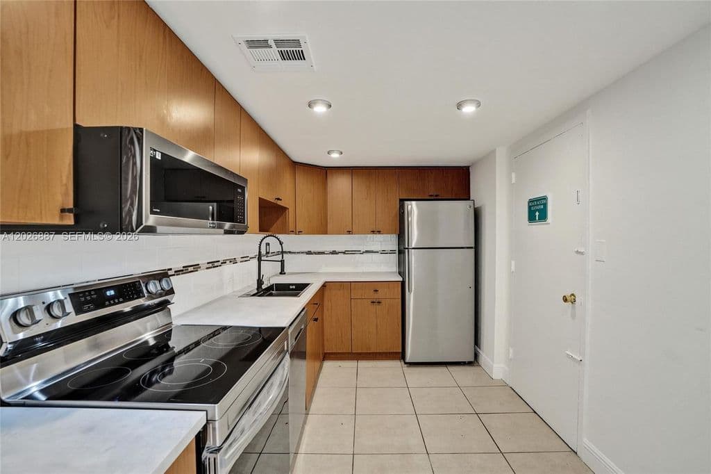 2+1 Condo — 1800 Sans Souci Blvd APT 435