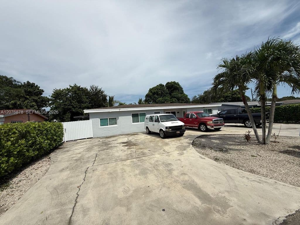 5-bedroom Single-Family Home — 14321 NW 16th Ct