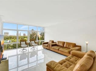 2+1 Condo — 20100 W Country Club Dr APT 1005, Aventura, 33180