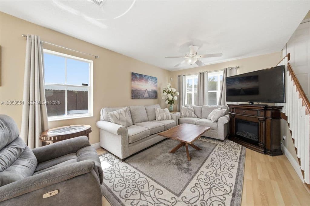 3-bedroom Single-Family Home — 6633 Bayfront Dr