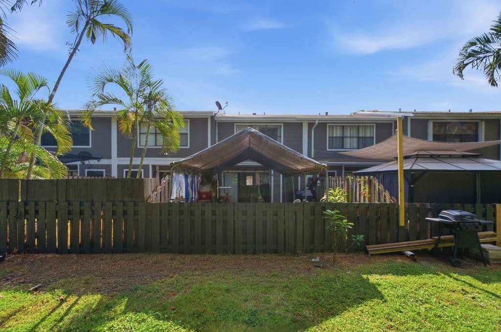 2-bedroom Property — 799 HILL Drive #E