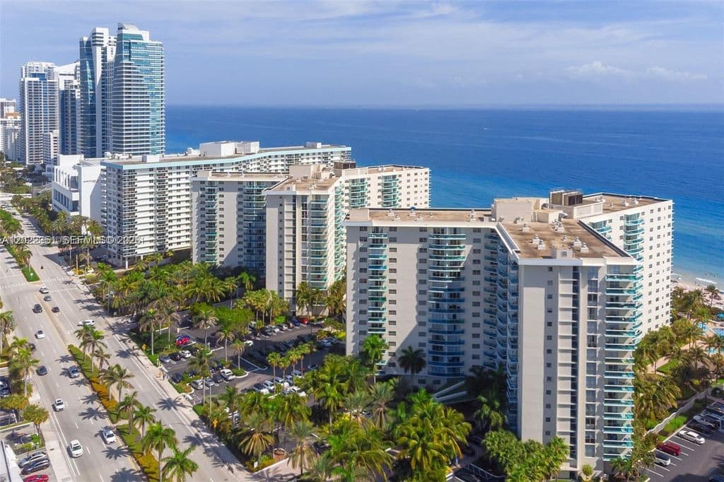 1+1 Condo — 3801 S Ocean Dr APT 2Z