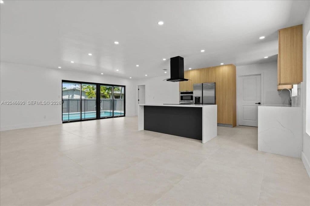 4-bedroom Single-Family Home — 15920 SW 105th Ave