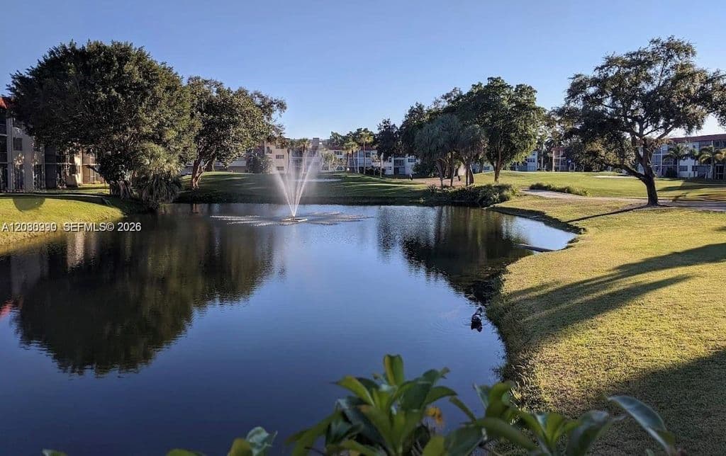 2-bedroom Condo — 800 S Hollybrook Dr APT 305