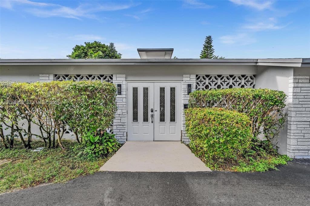 4+1 Müstakil ev — 4810 Johnson St