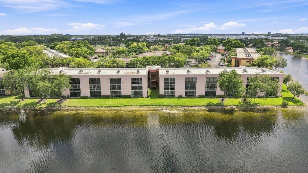 2+1 Condo — 7432 ASHMONT Circle #208