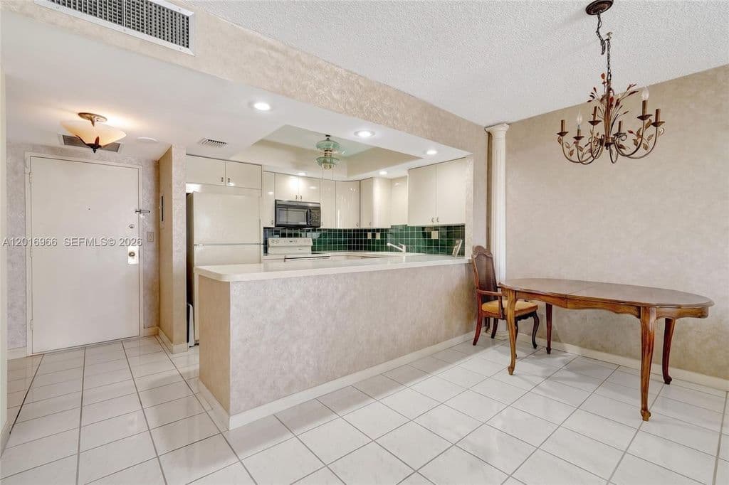 1+1 Condo — 500 Three Islands Blvd APT 622