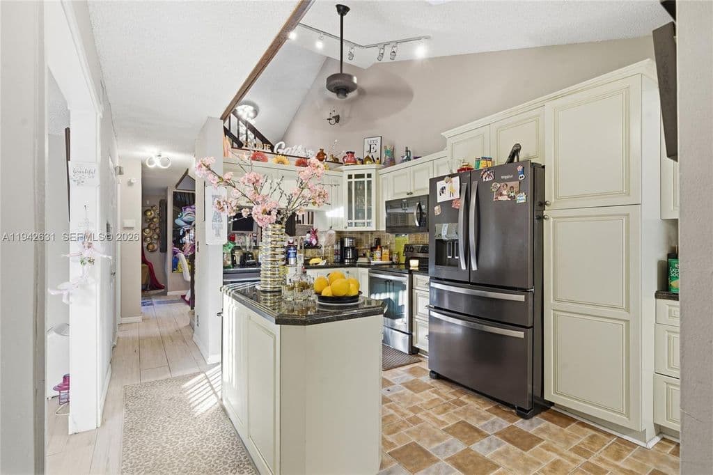 3+1 Mülk — 7790 NW 79th Ave APT G6