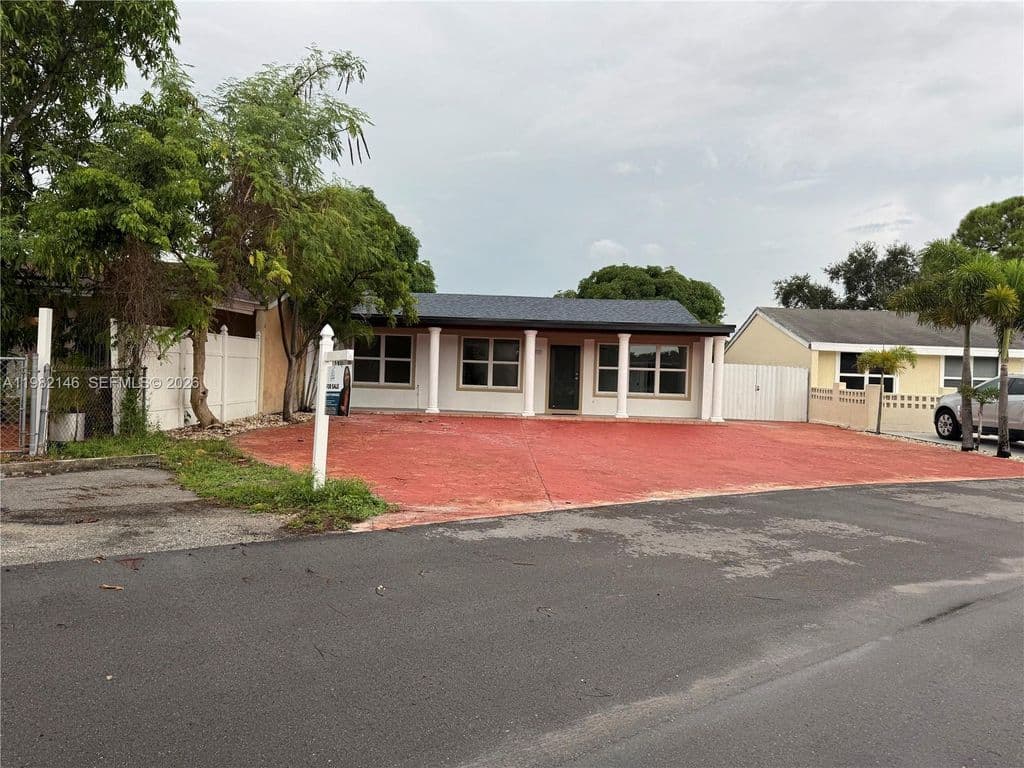 4+1 Müstakil ev — 20819 NW 41st Ave