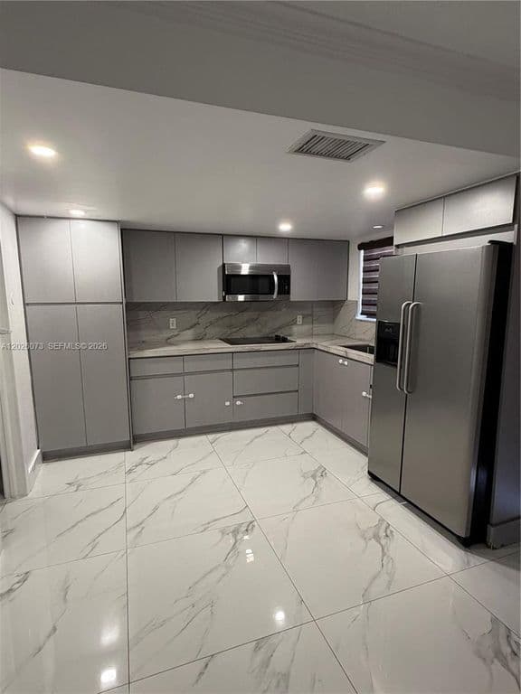 2+1 Condo — 8430 NW 8th St APT B11