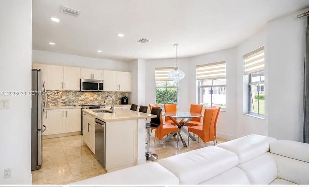 5+1 Müstakil ev — 10555 NW 69th Ter