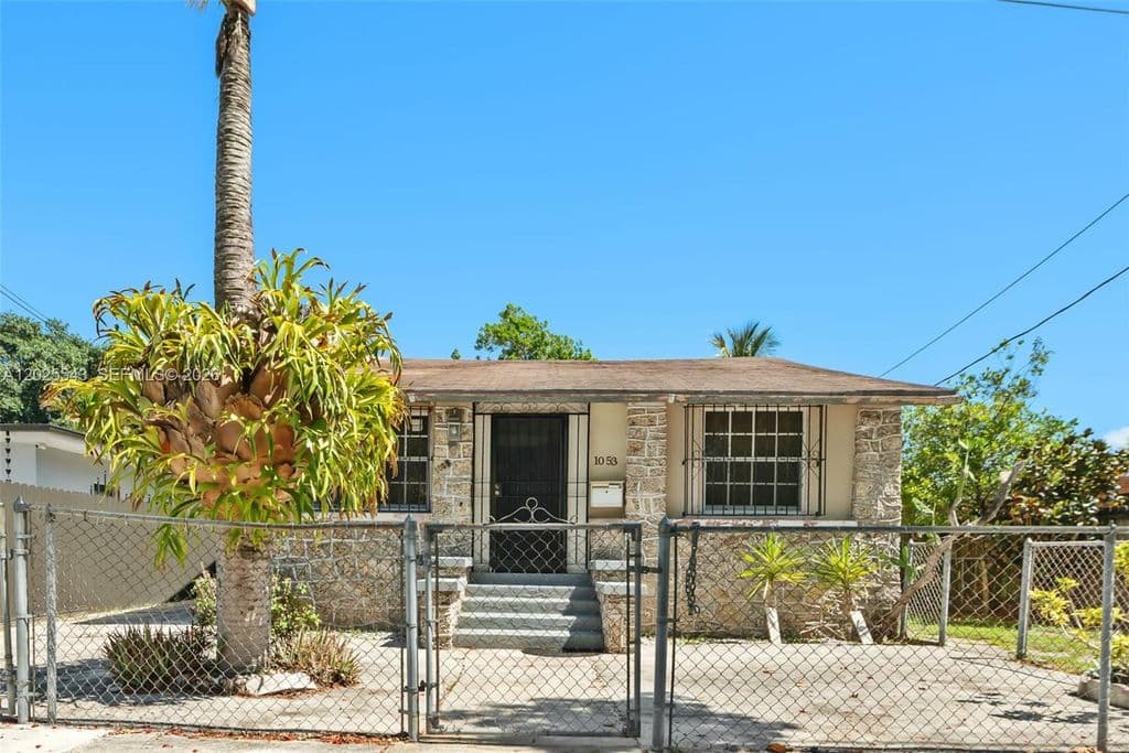 2+1 Müstakil ev — 1053 NW 28th St