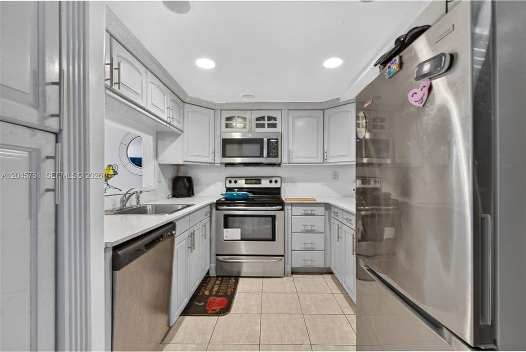 3+1 Condo — 20065 NE 3rd Ct APT 5
