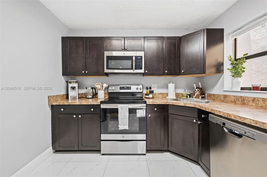 2-bedroom Condo — 4105 Carambola Cir S #2106