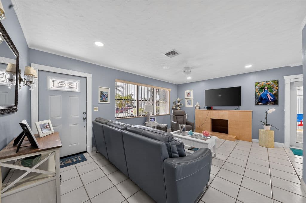 3+1 Müstakil ev — 5826 CHURCHILL Court