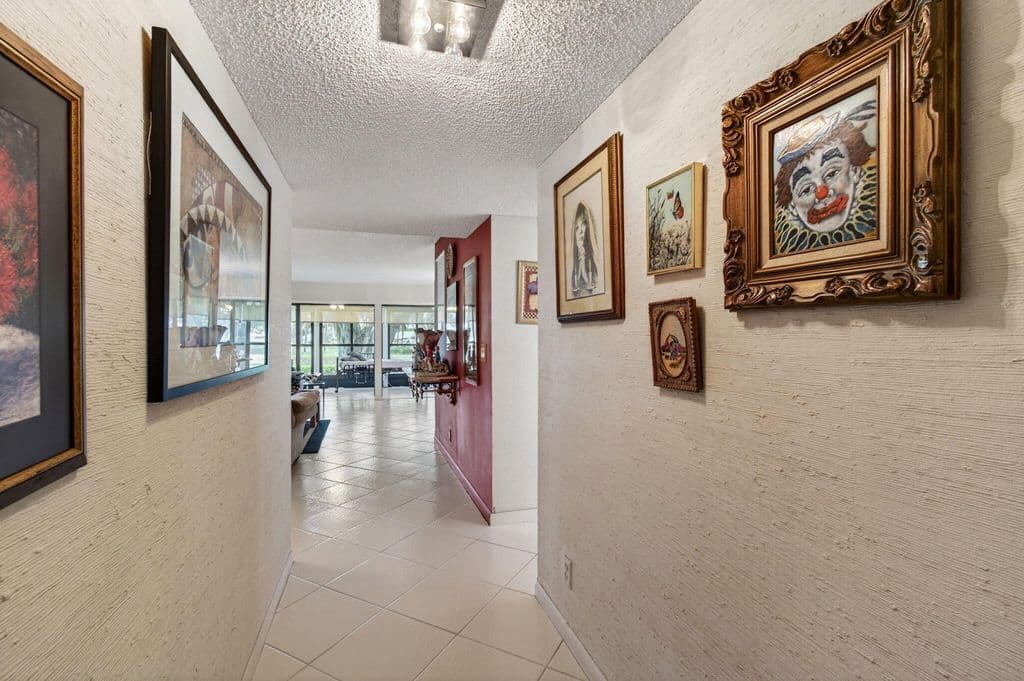 3-bedroom Condo — 5561 Fairway Park Drive #104