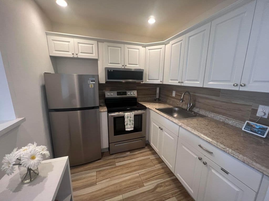 1-bedroom Condo — 79 Dorset B