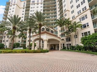 3-bedroom Condo — 20000 E Country Club Dr APT 416, Aventura, 33180
