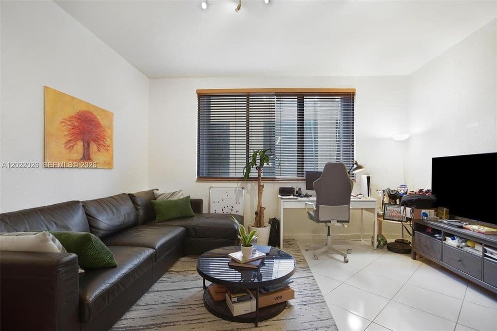 1+1 Condo — 540 Brickell Key Dr APT 308