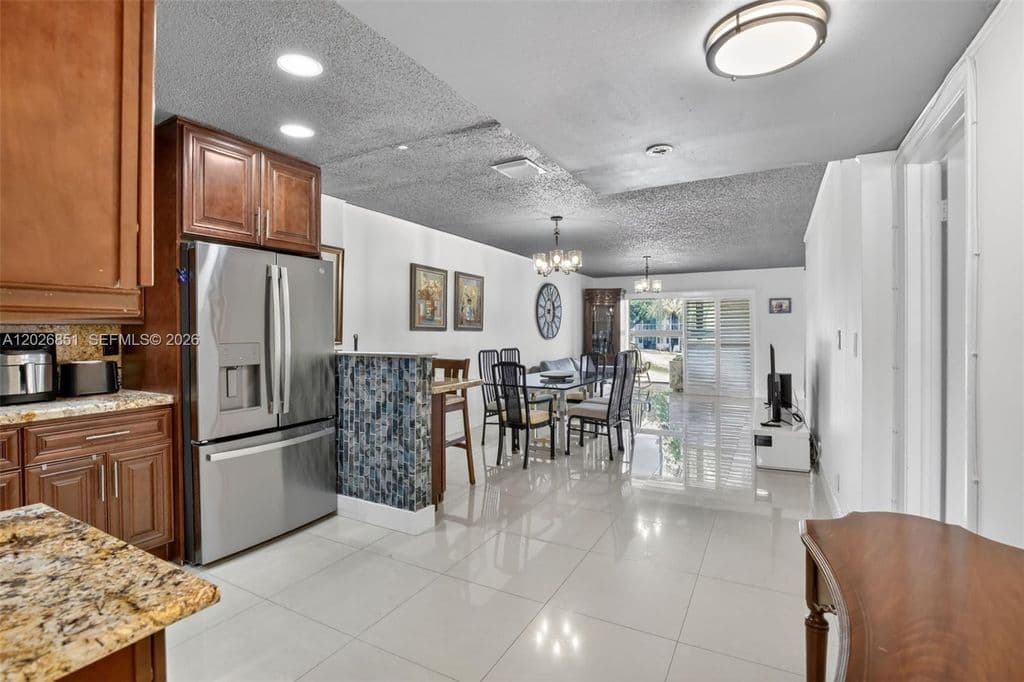 2-bedroom Condo — 8941 S Hollybrook Blvd APT 205