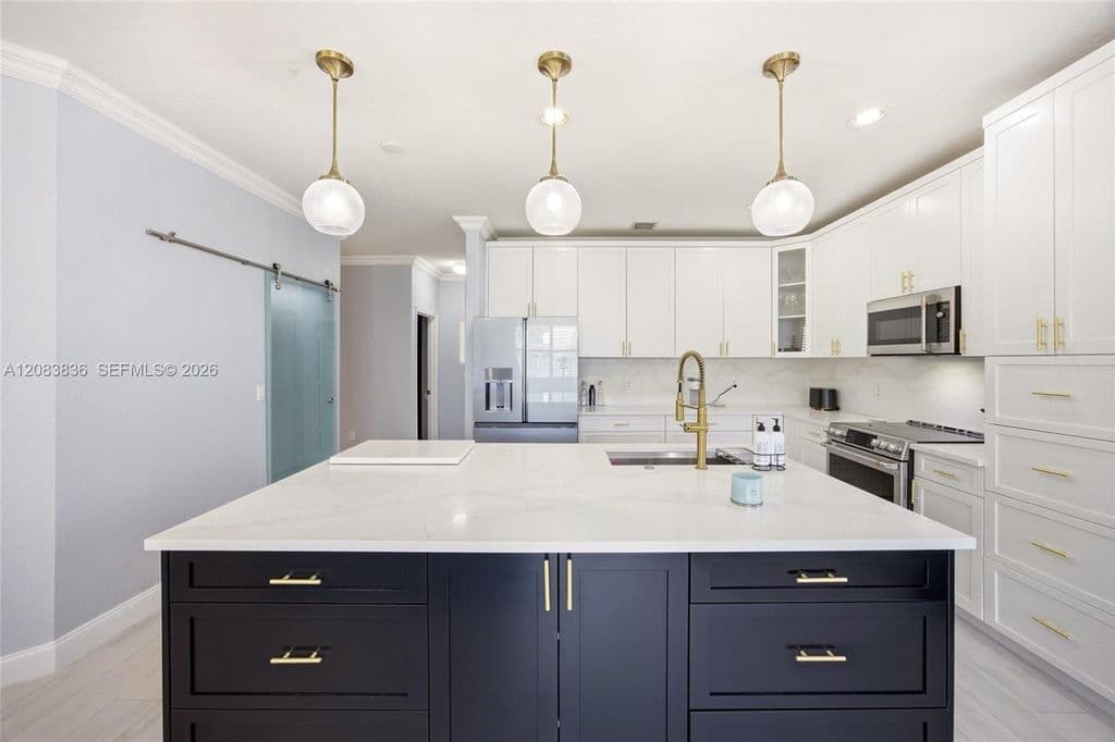 5-bedroom Single-Family Home — 2576 SW 158th Ave