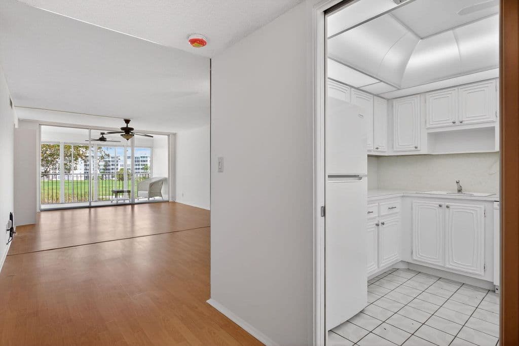 2-bedroom Condo — 2651 S Palm Aire Drive #302