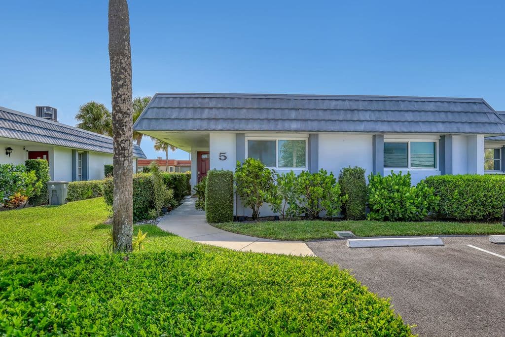 2-bedroom Condo — 2886 Fernley Drive E #5