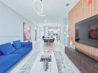2+1 Condo — 8167 NW 41st St #E-410, Miami, 33166