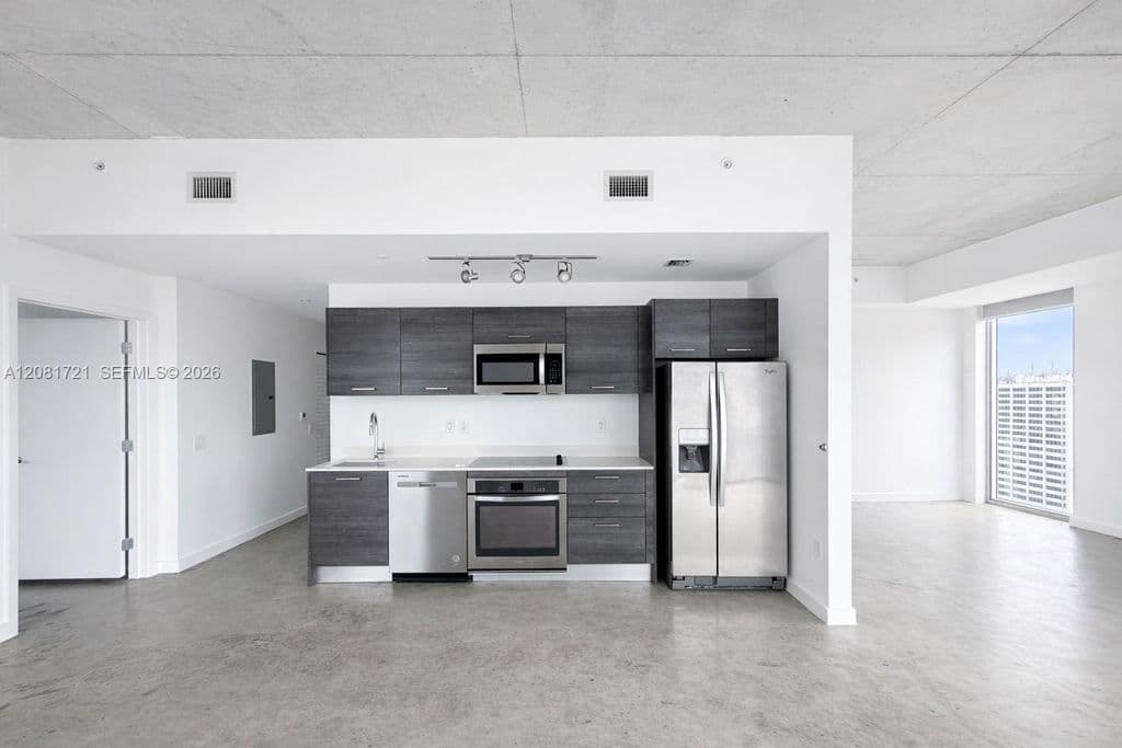 2+1 Condo — 151 SE 1st St APT 3001
