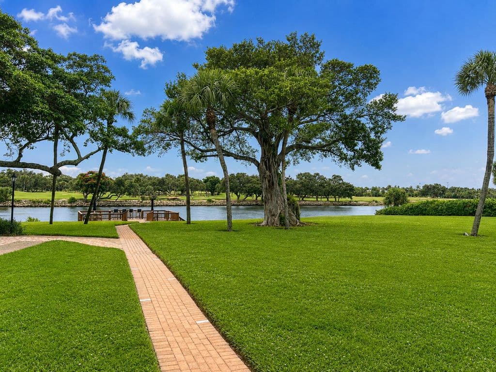 1+1 Condo — 308 Golfview Road #405