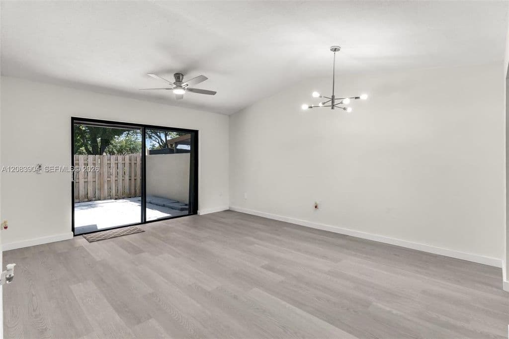 2+1 Mülk — 13962 SW 52nd Ln