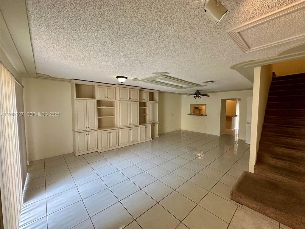 2+1 Mülk — 13705 SW 84th St APT F