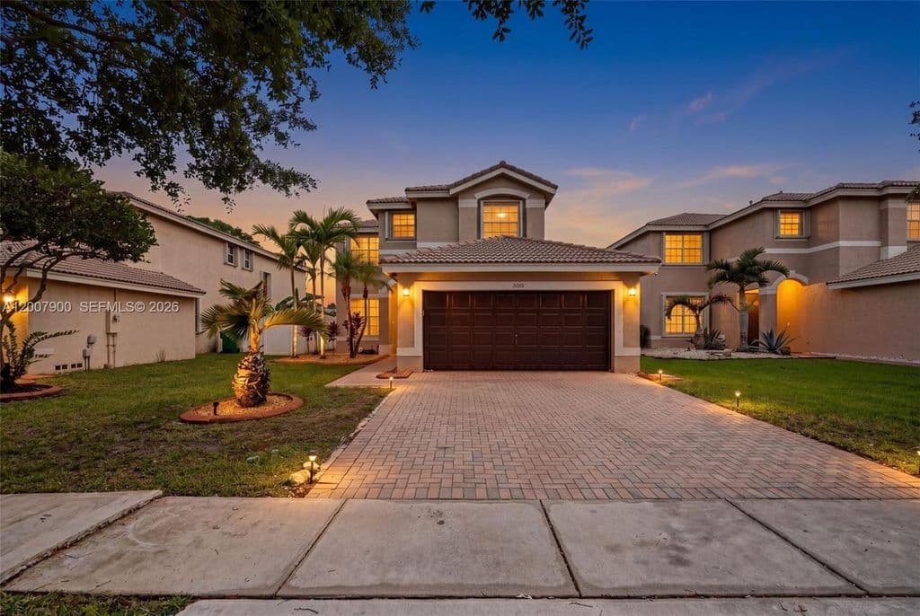 4+1 Müstakil ev — 16438 SW 28th St