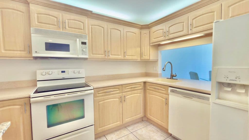 2-bedroom Condo — 9311 ORANGE GROVE Drive #402