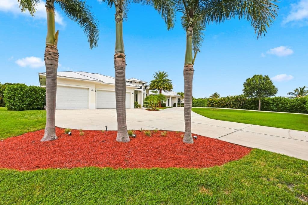 5-bedroom Single-Family Home — 16475 76TH Trail N