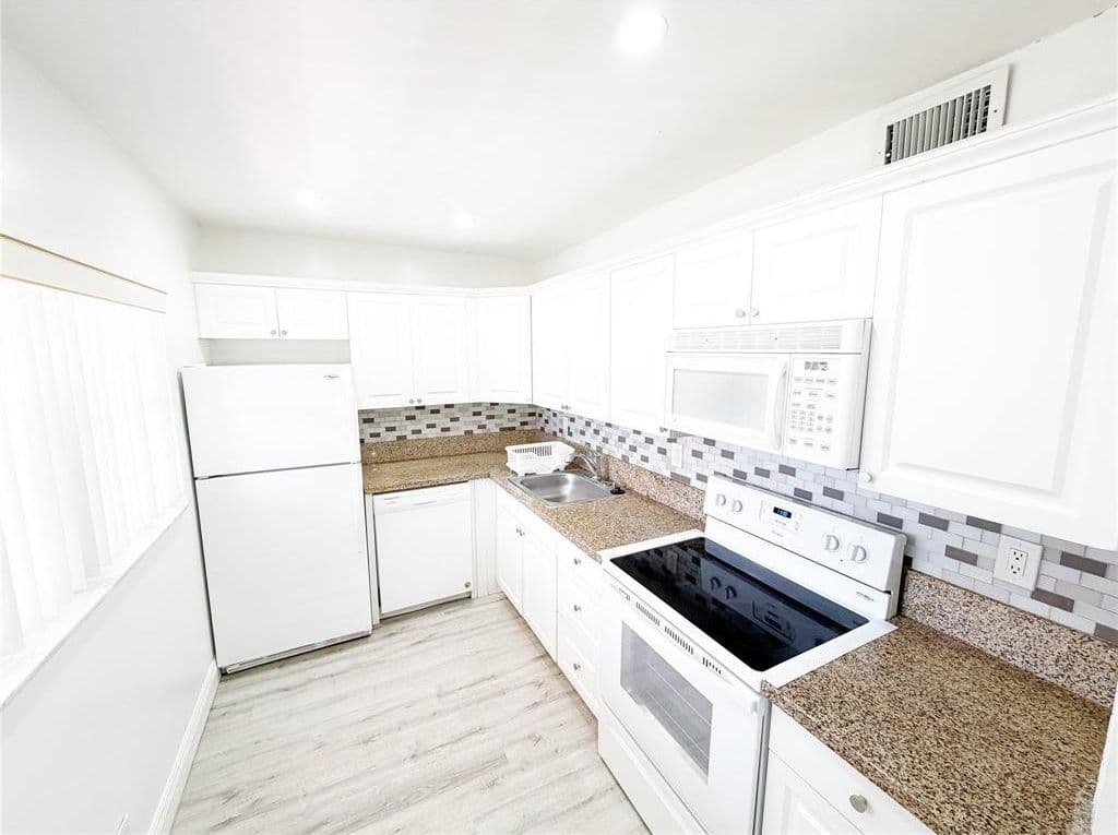 2+1 Condo — 2710 Riverside Drive #201-A