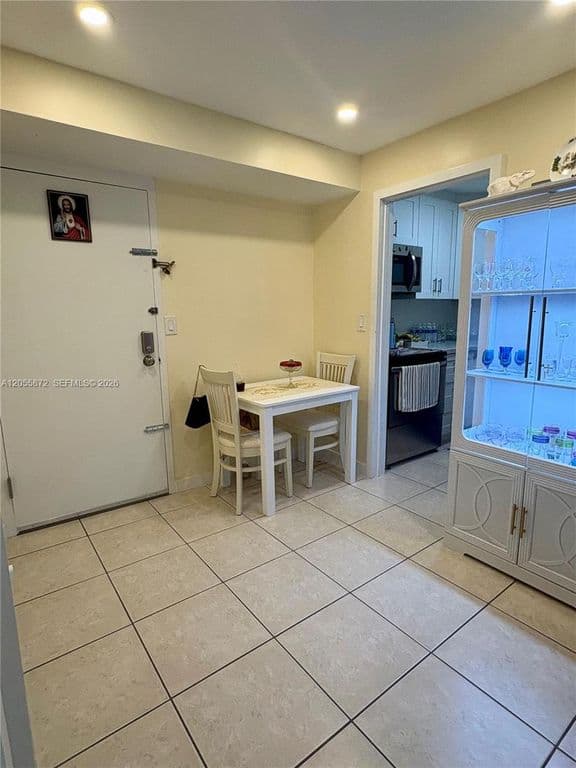 1+1 Condo — 5050 NW 7th St APT 309
