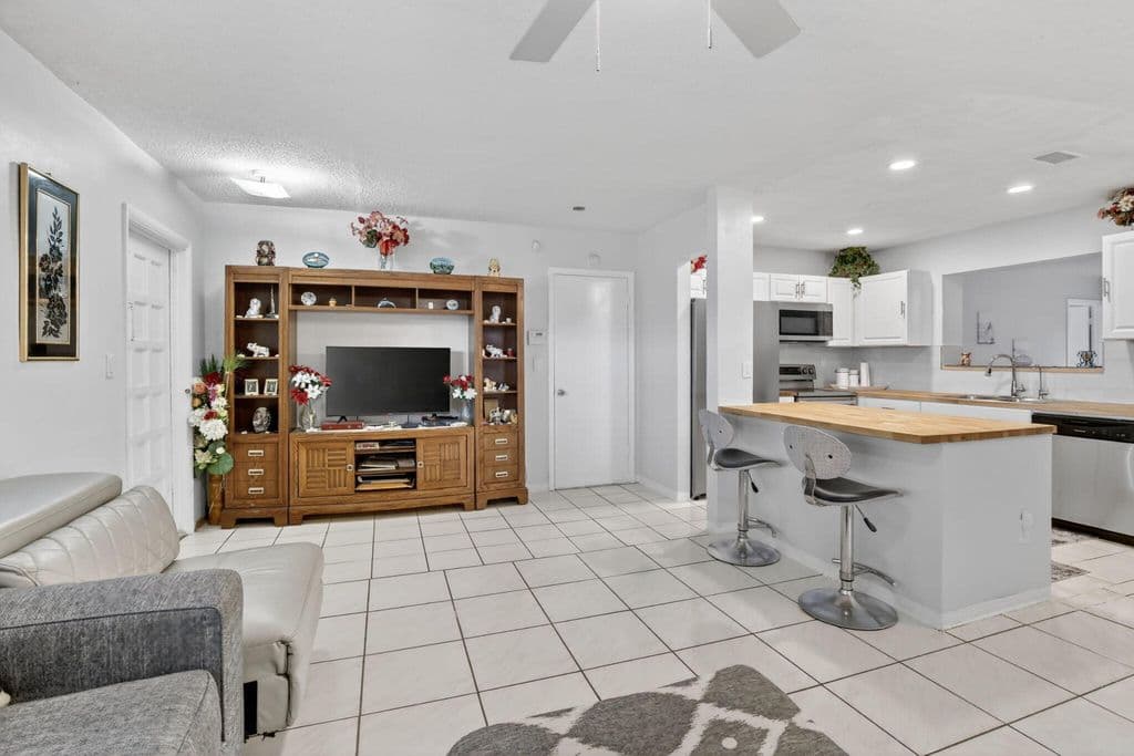 4-bedroom Single-Family Home — 1411 NW 89th Avenue