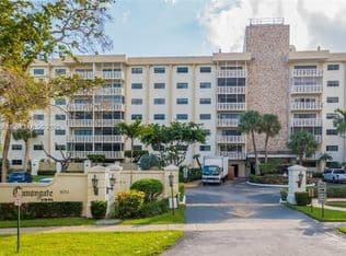 3-bedroom Condo — 800 NE 195th St APT 720, North Miami Beach, 33179