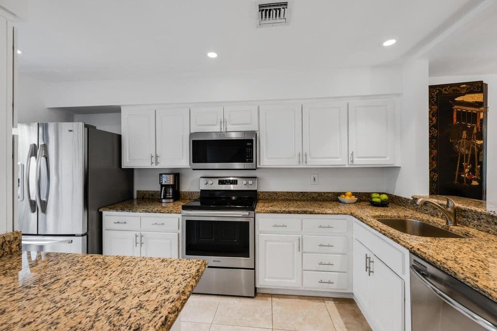 2-bedroom Property — 547 NE 7th Avenue #3a