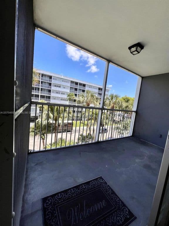 1-bedroom Condo — 700 NW 214th St APT 411