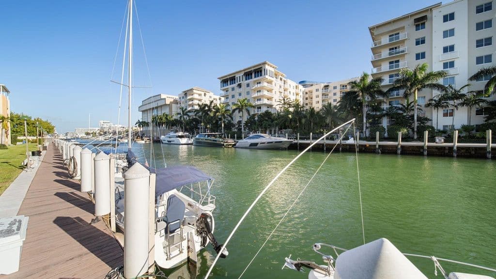 2+1 Condo — 1700 SE 15TH Street #302