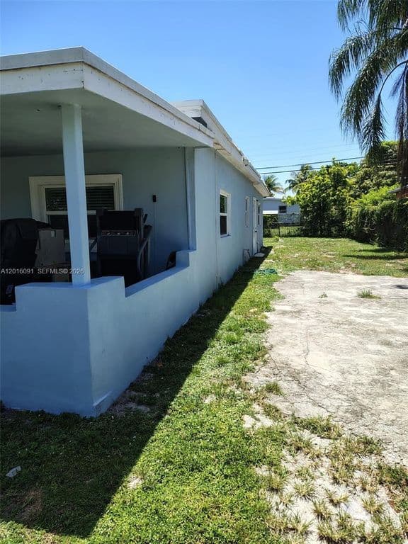 3-bedroom Single-Family Home — 311 NW 28th Way