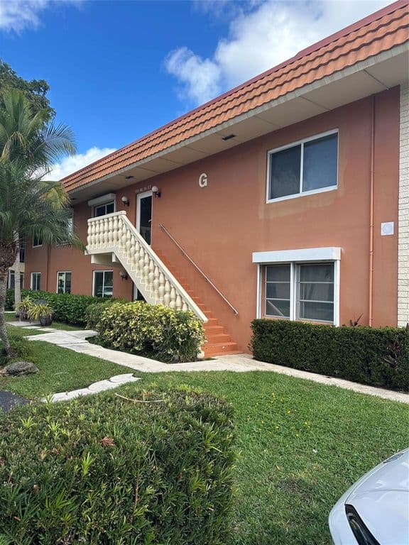 1+1 Condo — 119 NE 19th Court #215 G