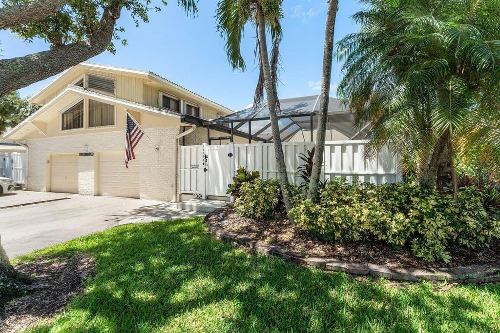 3+1 Mülk — 12584 WOODMILL Drive