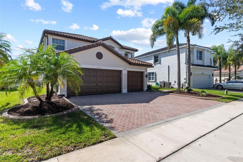5-bedroom Property — 16230 SW 21st St