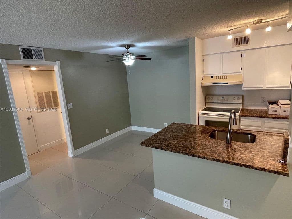 1-bedroom Condo — 2826 S University Dr APT 3101