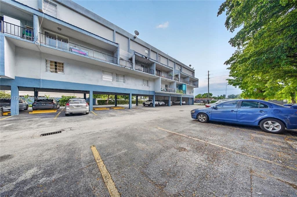 1+1 Condo — 399 NW 72nd Ave APT 209